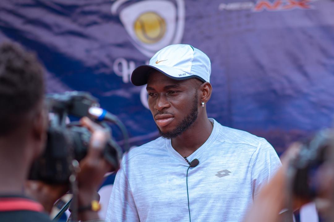 Joueur interviewé après sa victoire à la Holidays Cup